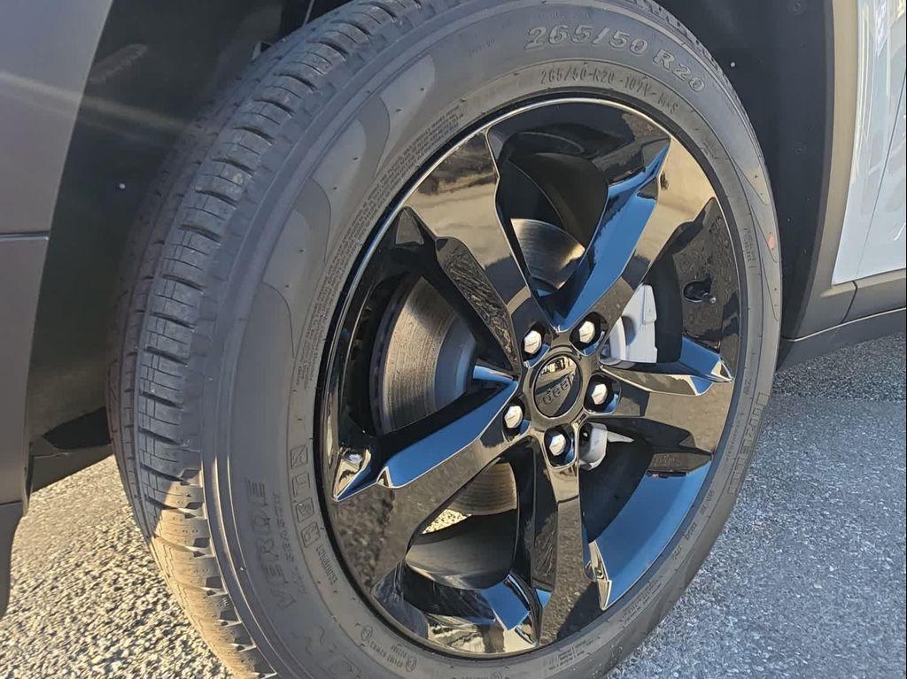 new 2025 Jeep Grand Cherokee car, priced at $56,164