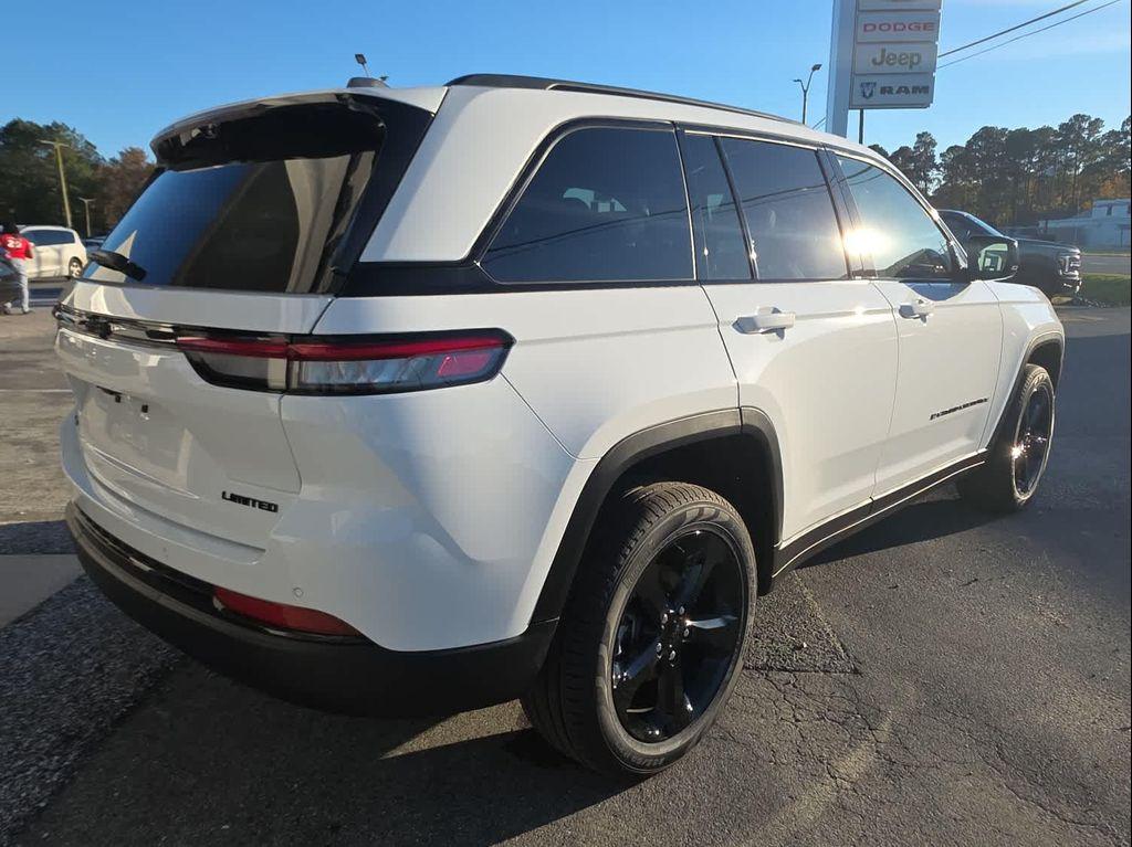 new 2025 Jeep Grand Cherokee car, priced at $56,164