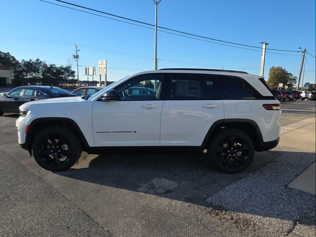 new 2025 Jeep Grand Cherokee car, priced at $56,164
