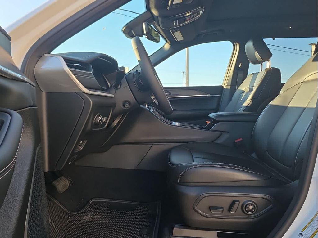 new 2025 Jeep Grand Cherokee car, priced at $56,164