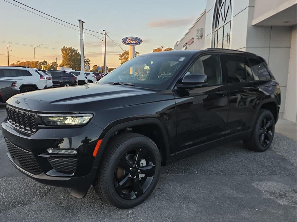 new 2025 Jeep Grand Cherokee car, priced at $51,991