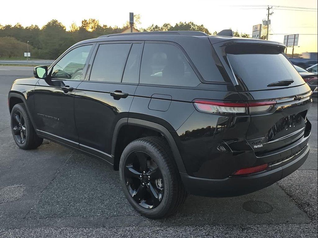 new 2025 Jeep Grand Cherokee car, priced at $51,592