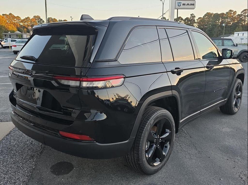 new 2025 Jeep Grand Cherokee car, priced at $51,592