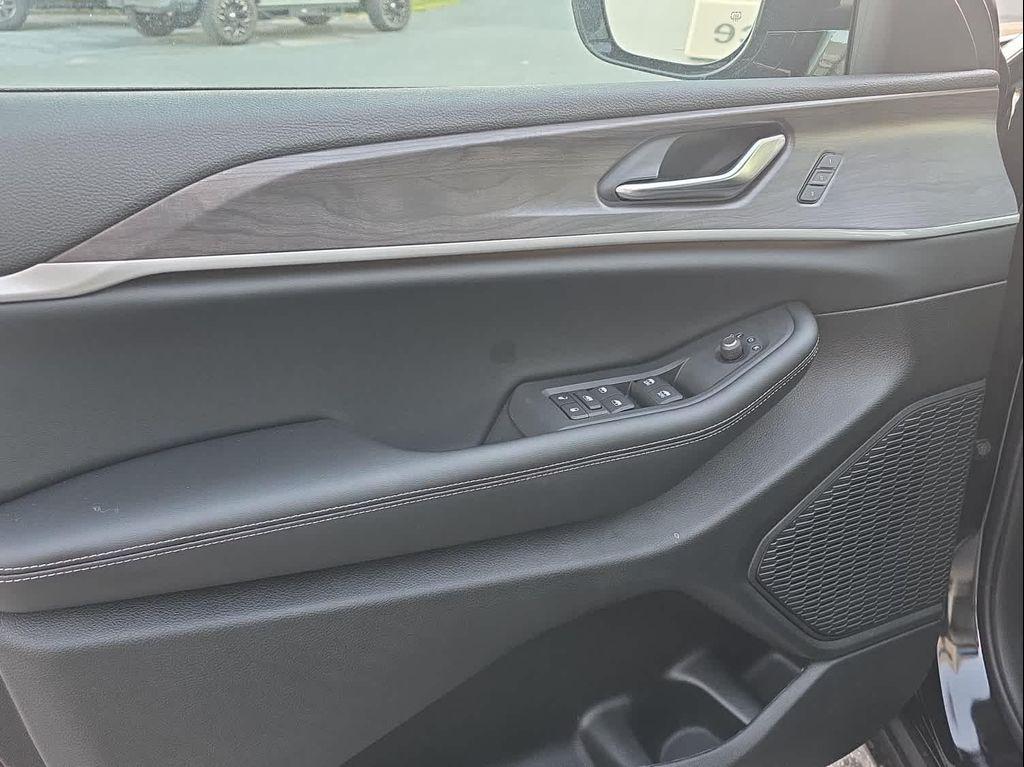 new 2025 Jeep Grand Cherokee car, priced at $51,592