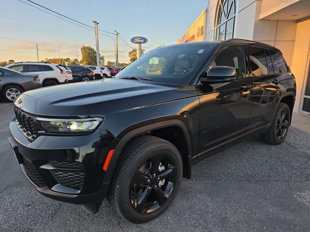 new 2025 Jeep Grand Cherokee car, priced at $48,491