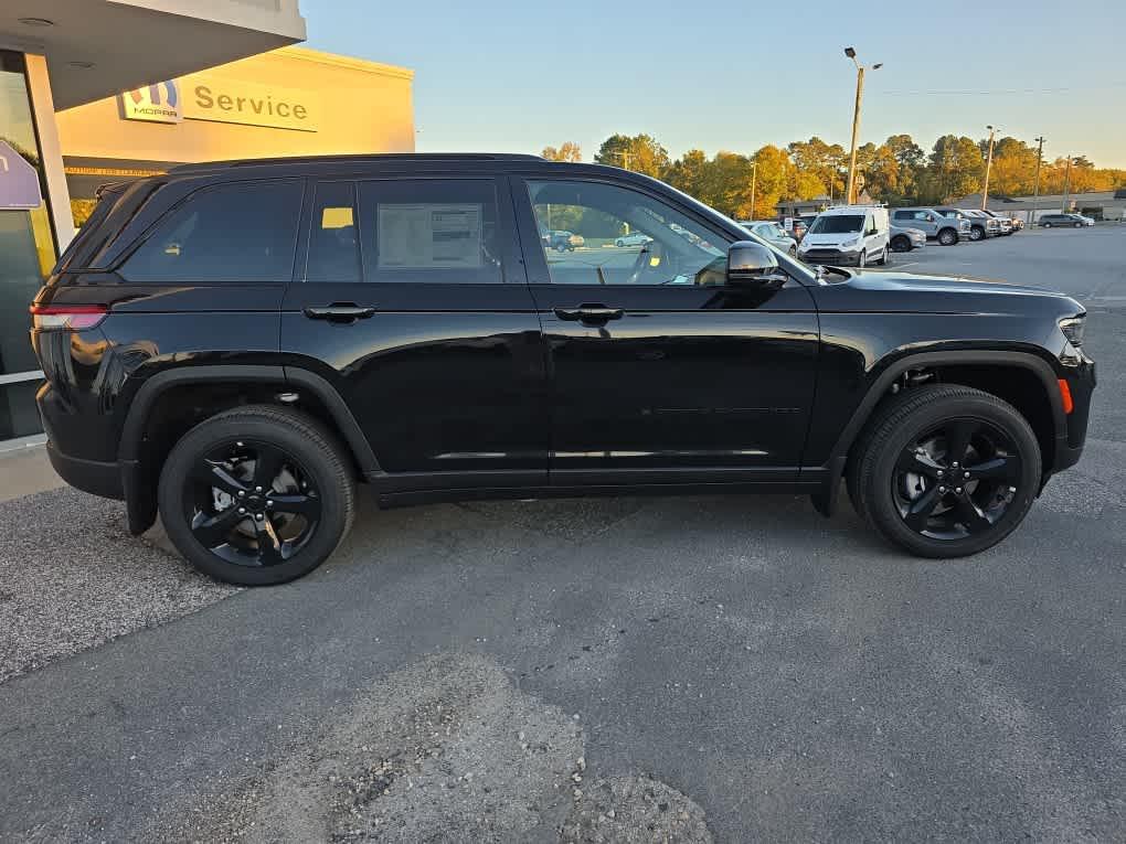 new 2025 Jeep Grand Cherokee car, priced at $48,198