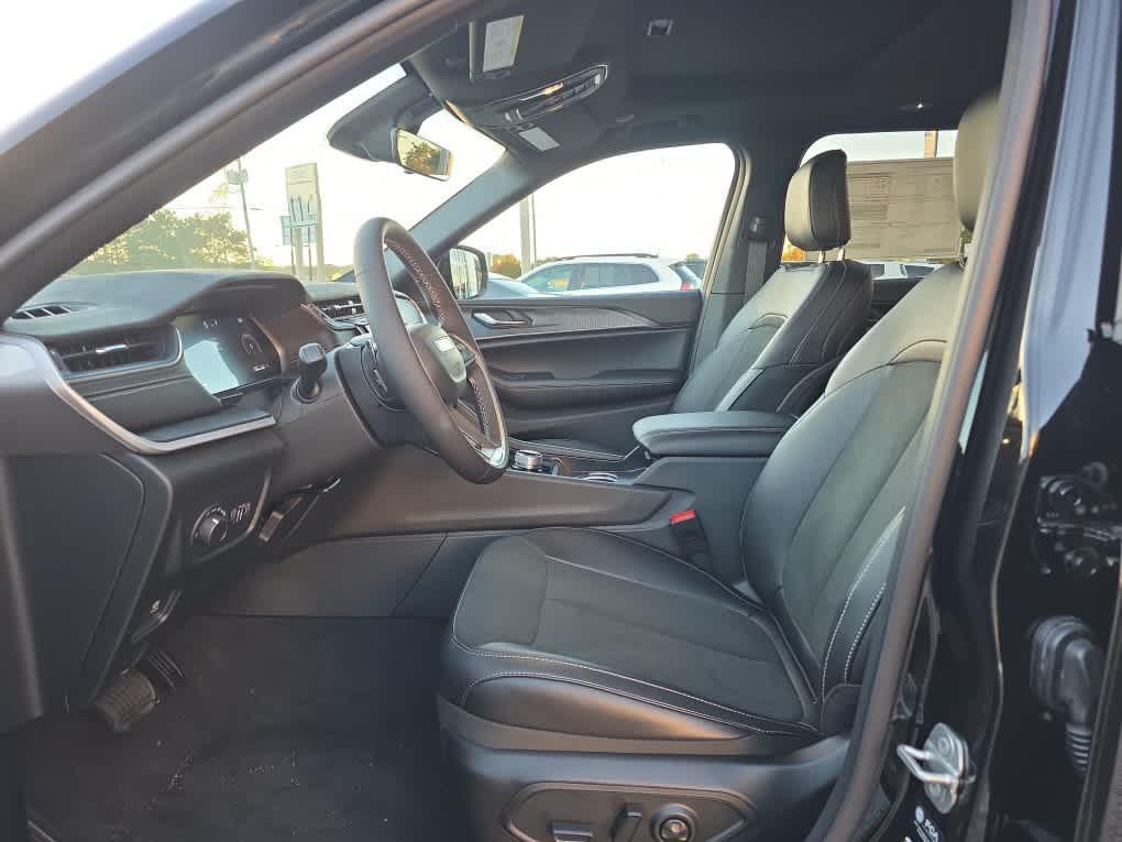 new 2025 Jeep Grand Cherokee car, priced at $48,198