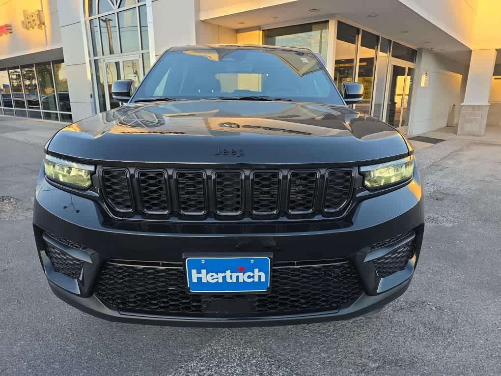 new 2025 Jeep Grand Cherokee car, priced at $48,198