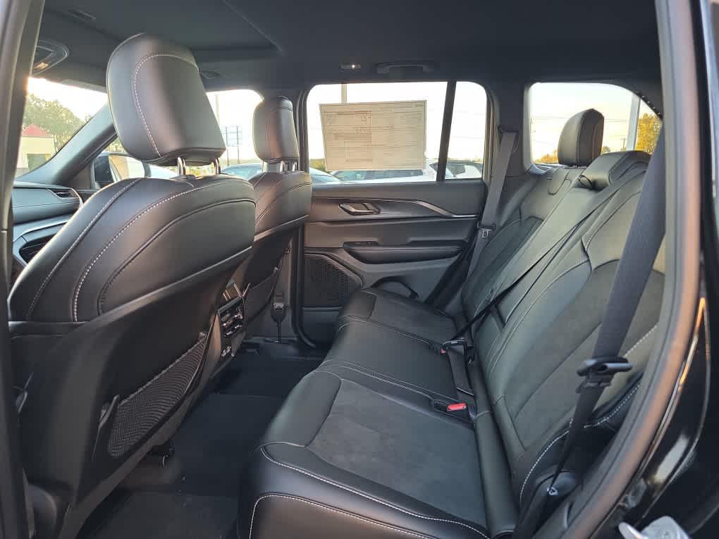 new 2025 Jeep Grand Cherokee car, priced at $48,198