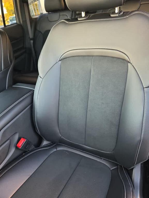 new 2025 Jeep Grand Cherokee car, priced at $48,198