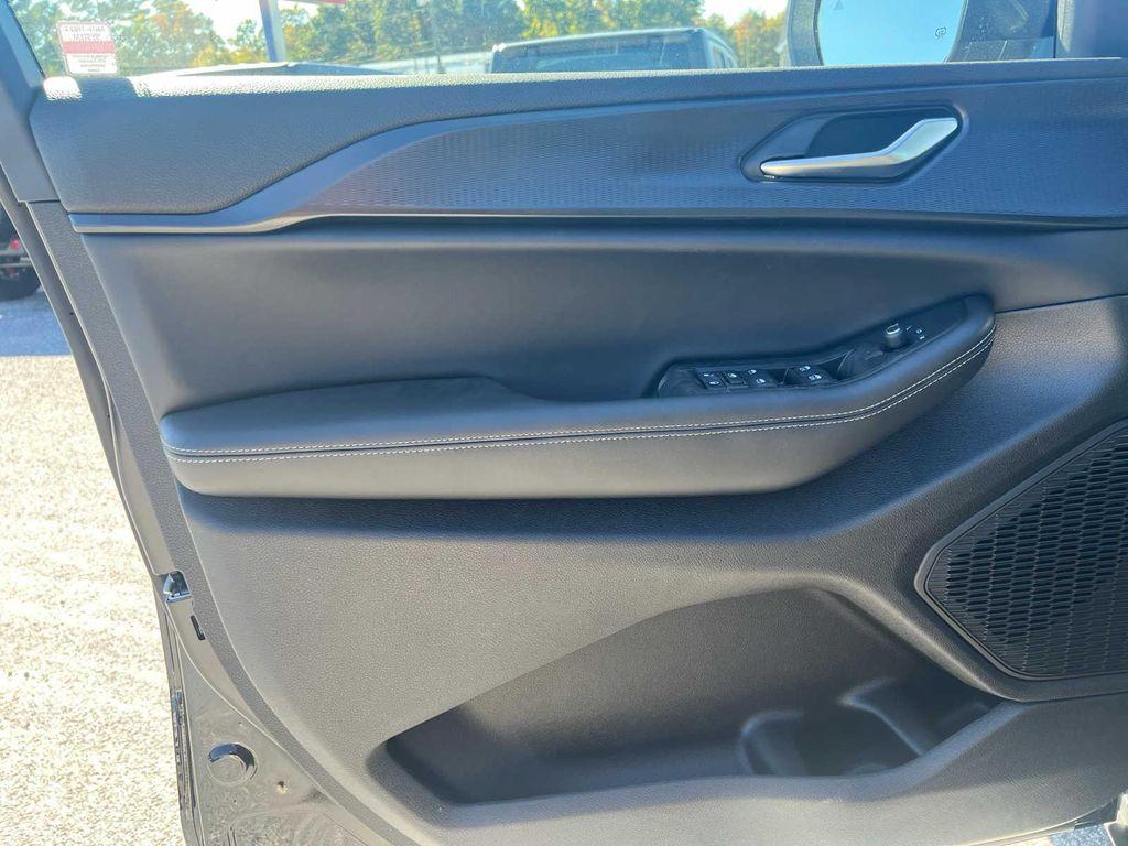 new 2025 Jeep Grand Cherokee L car, priced at $41,560
