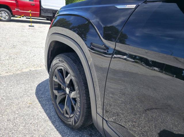 used 2018 Volkswagen Atlas car, priced at $15,999