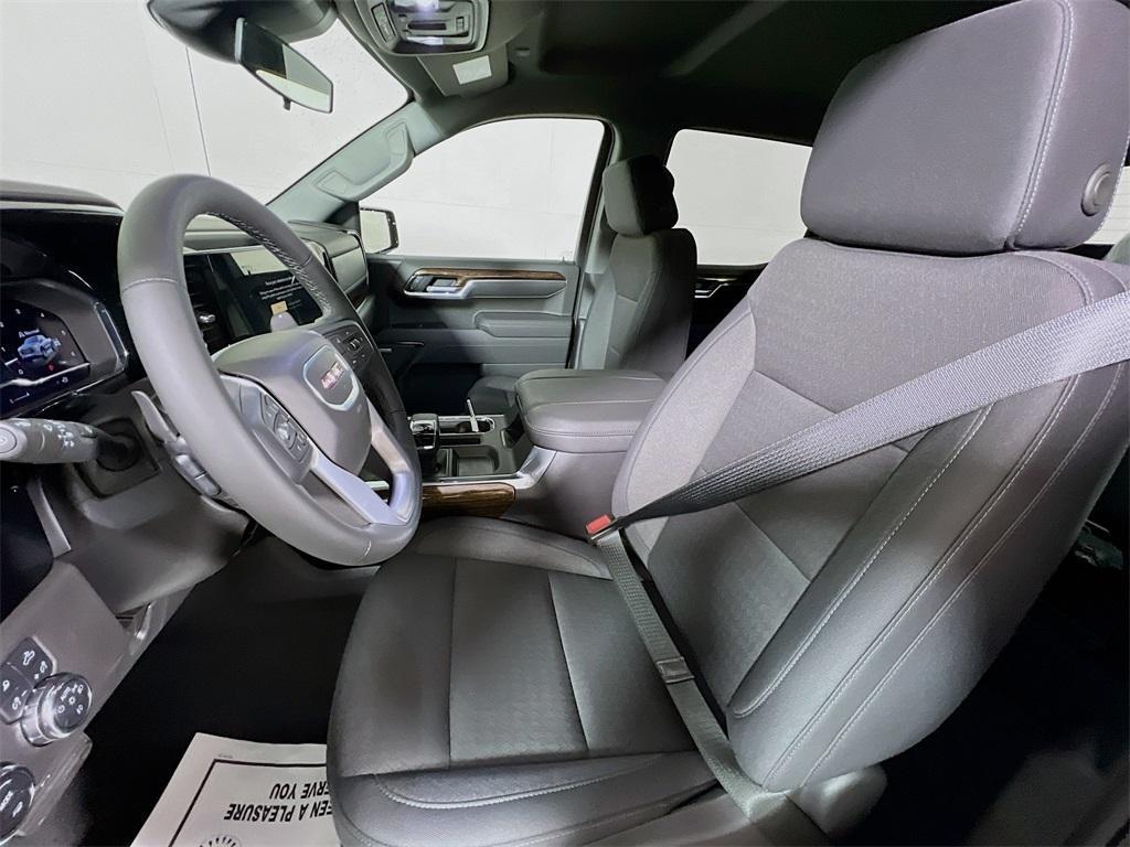 new 2025 GMC Sierra 1500 car, priced at $56,560
