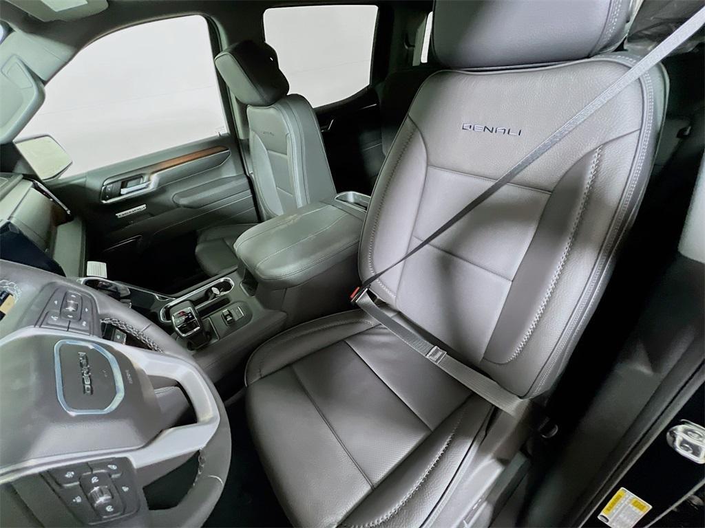 new 2025 GMC Sierra 1500 car, priced at $69,799