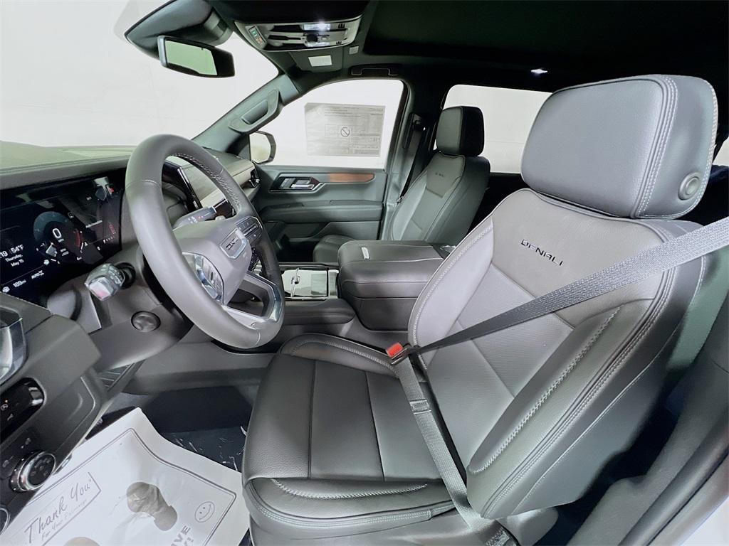 new 2025 GMC Yukon XL car, priced at $89,860
