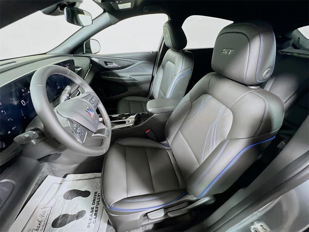 new 2025 Buick Envista car, priced at $27,630