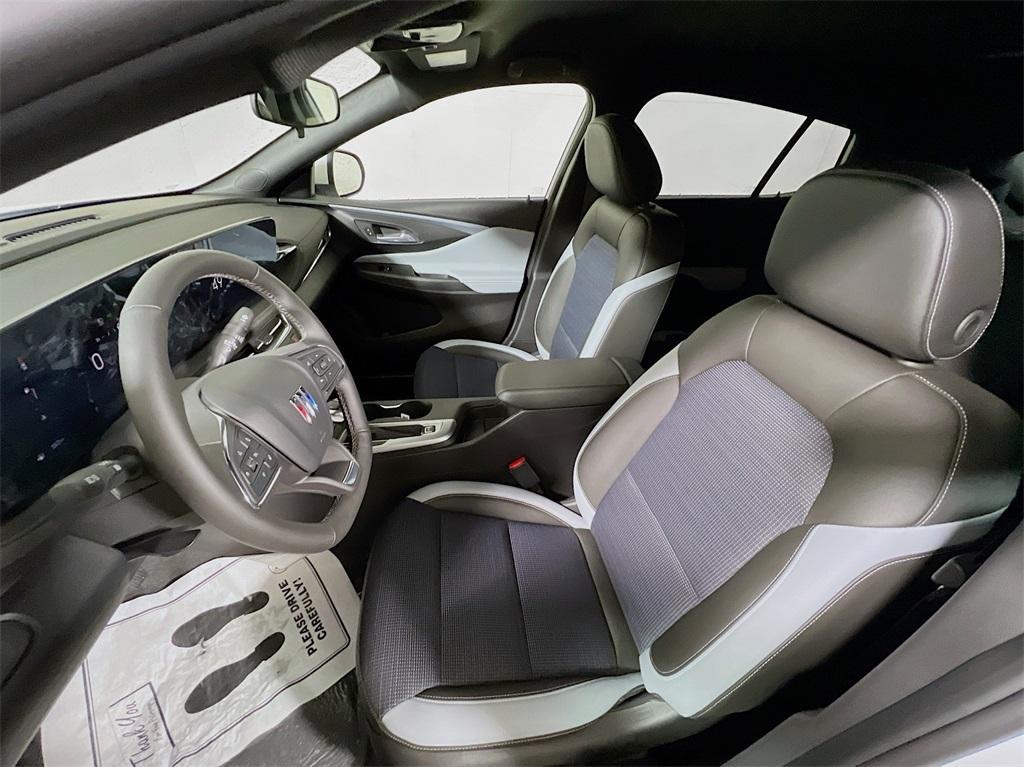 new 2025 Buick Envista car, priced at $25,540