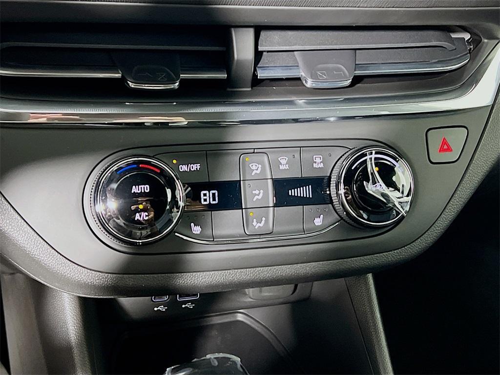new 2025 Buick Envista car, priced at $25,040
