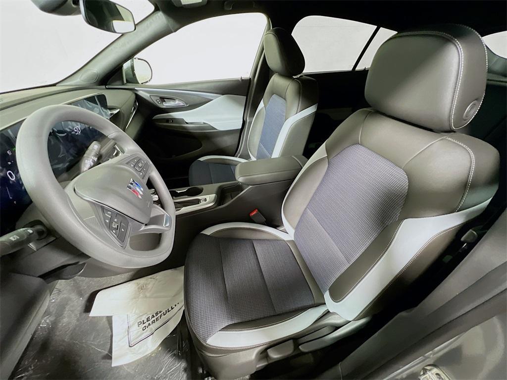 new 2025 Buick Envista car, priced at $25,635