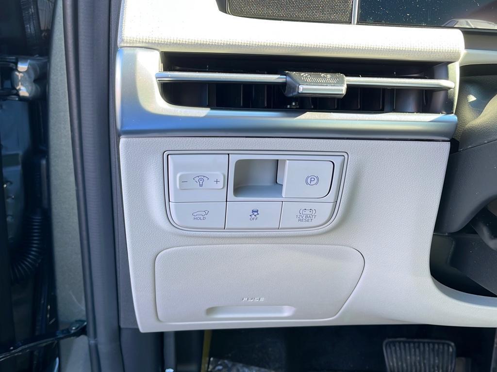 new 2025 Hyundai TUCSON Hybrid car, priced at $38,435