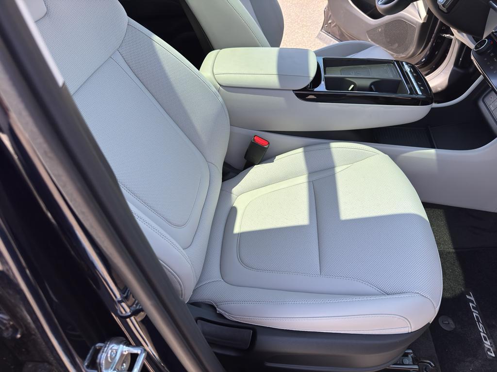 new 2025 Hyundai TUCSON Hybrid car, priced at $38,940