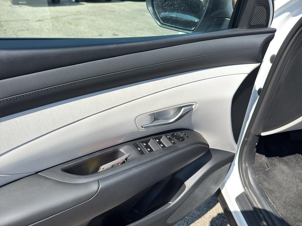new 2025 Hyundai TUCSON Hybrid car, priced at $39,250