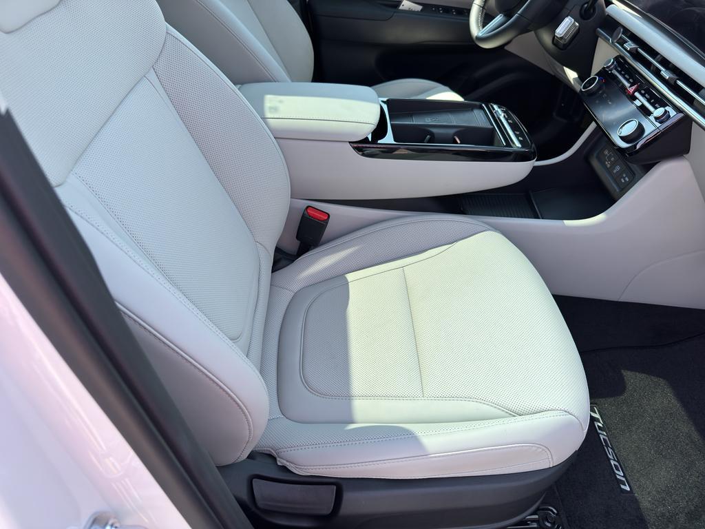 new 2025 Hyundai TUCSON Hybrid car, priced at $39,250