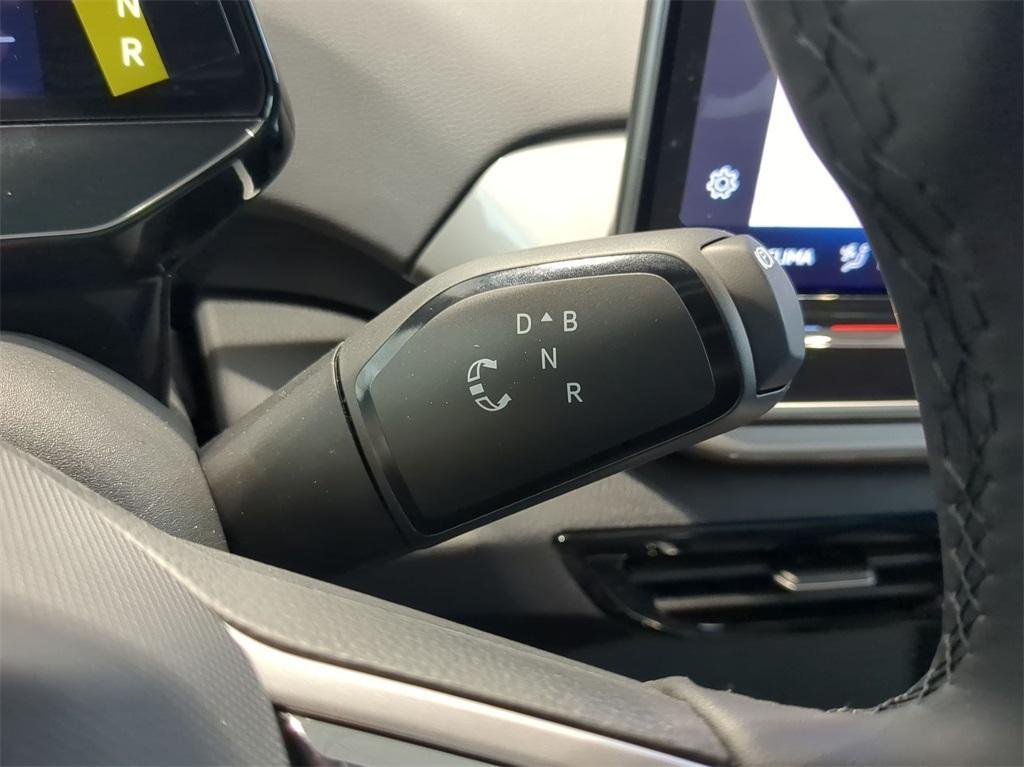 new 2025 Volkswagen ID.4 car, priced at $51,420
