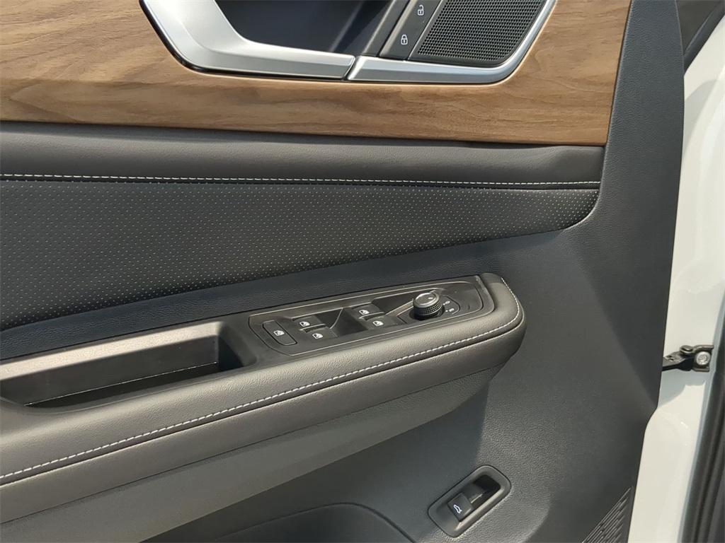 new 2025 Volkswagen Atlas car, priced at $42,140