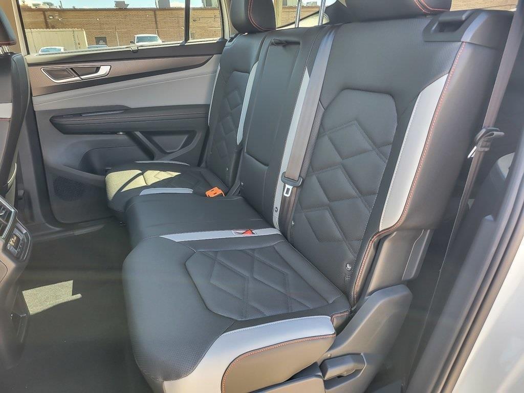 new 2025 Volkswagen Atlas car, priced at $42,077