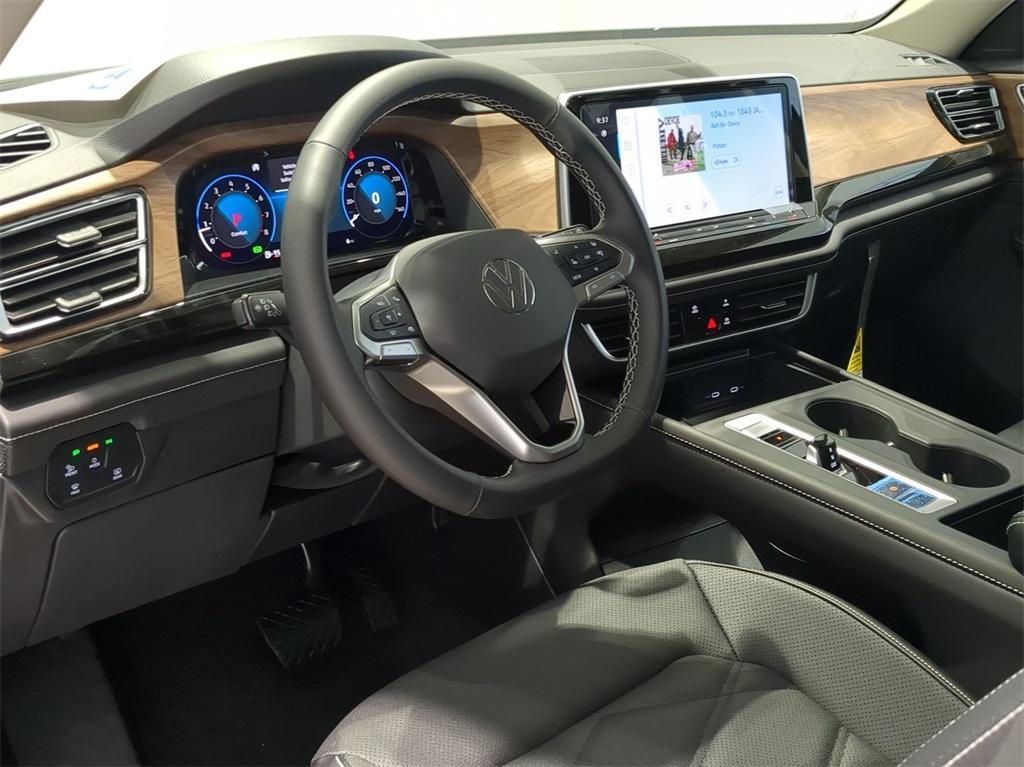 new 2025 Volkswagen Atlas car, priced at $39,006