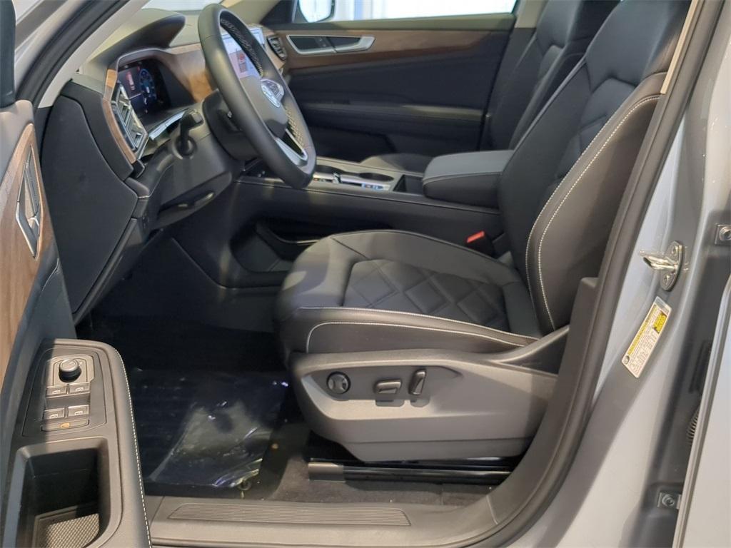 new 2025 Volkswagen Atlas car, priced at $38,367