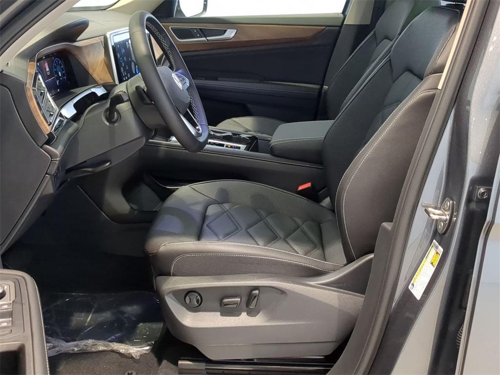 new 2025 Volkswagen Atlas car, priced at $44,043