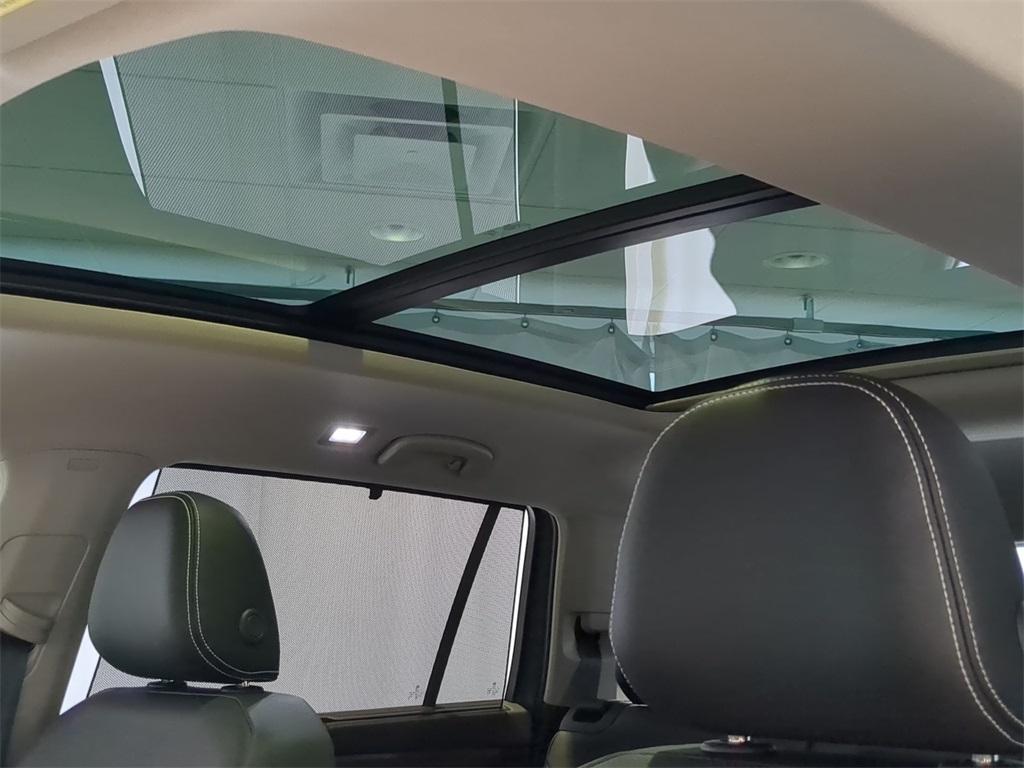 new 2025 Volkswagen Atlas car, priced at $44,043