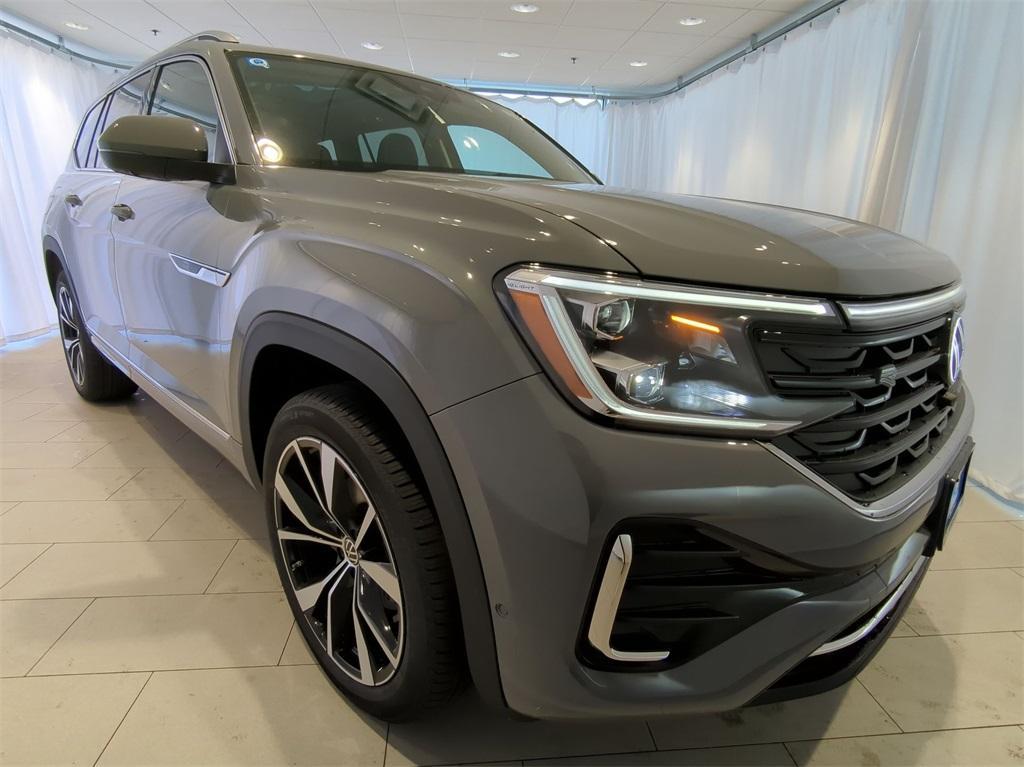 new 2025 Volkswagen Atlas car, priced at $52,175