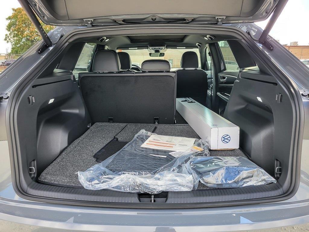 new 2026 Volkswagen Atlas Cross Sport car, priced at $48,867