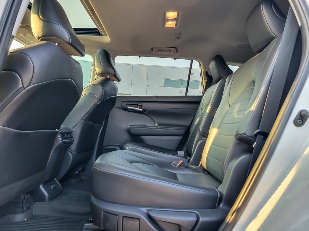 used 2020 Toyota Highlander car, priced at $29,991