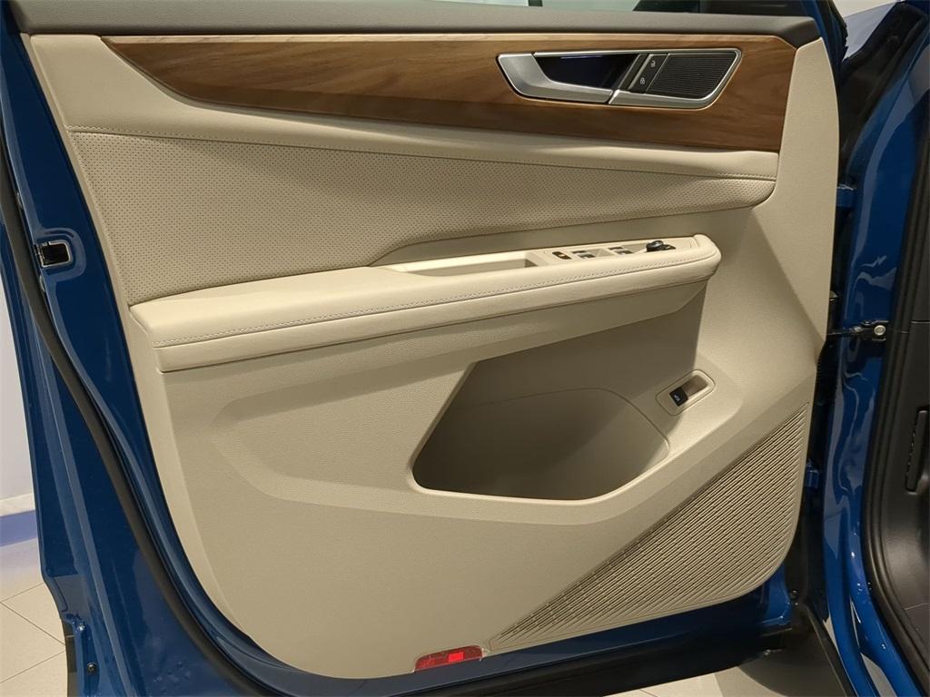 new 2025 Volkswagen Atlas car, priced at $42,640
