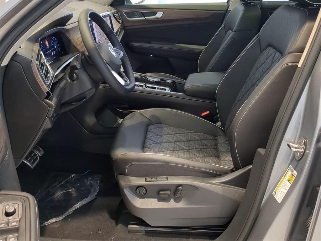 new 2025 Volkswagen Atlas car, priced at $52,009