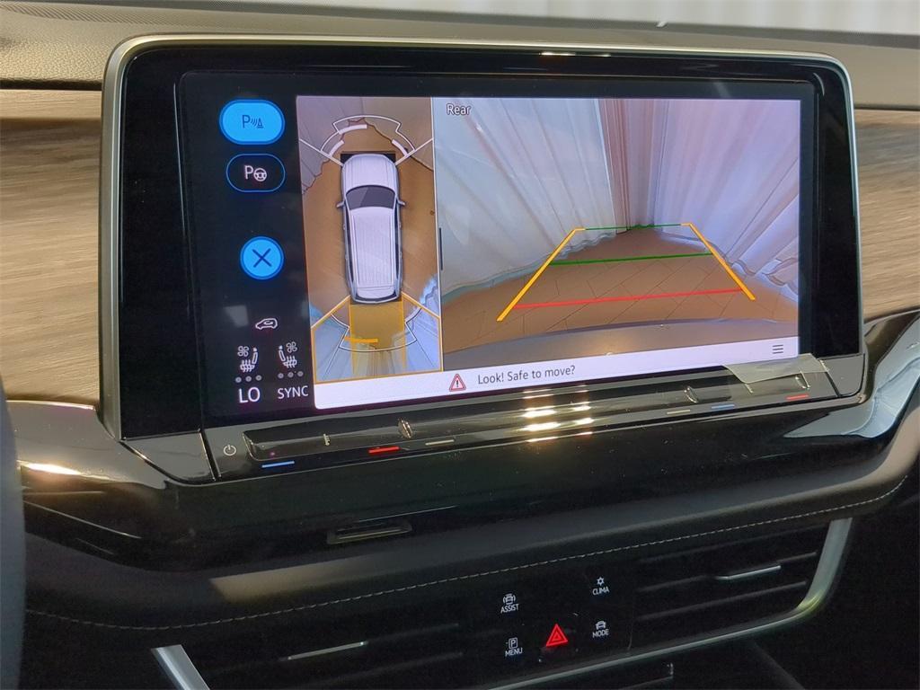 new 2025 Volkswagen Atlas car, priced at $52,009