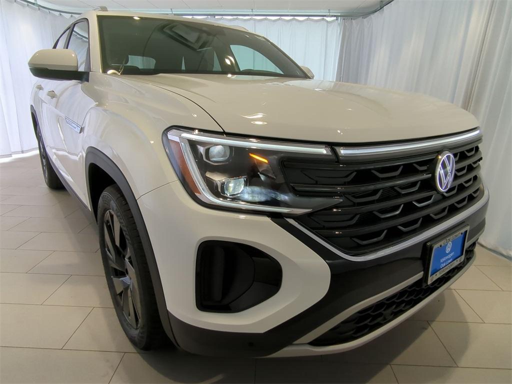 new 2025 Volkswagen Atlas Cross Sport car, priced at $43,032