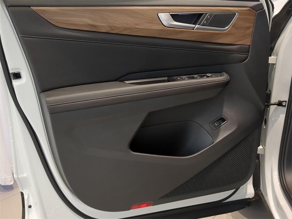 new 2025 Volkswagen Atlas car, priced at $43,152