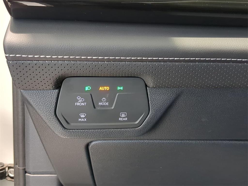 new 2025 Volkswagen Atlas car, priced at $41,652