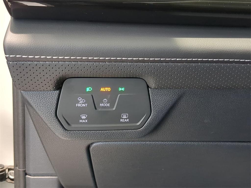 new 2025 Volkswagen Atlas car, priced at $42,652