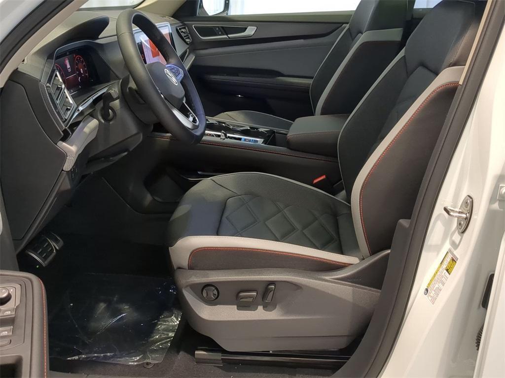 new 2025 Volkswagen Atlas car, priced at $45,675