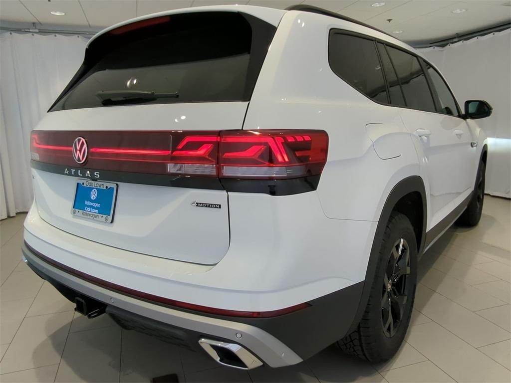 new 2025 Volkswagen Atlas car, priced at $45,675