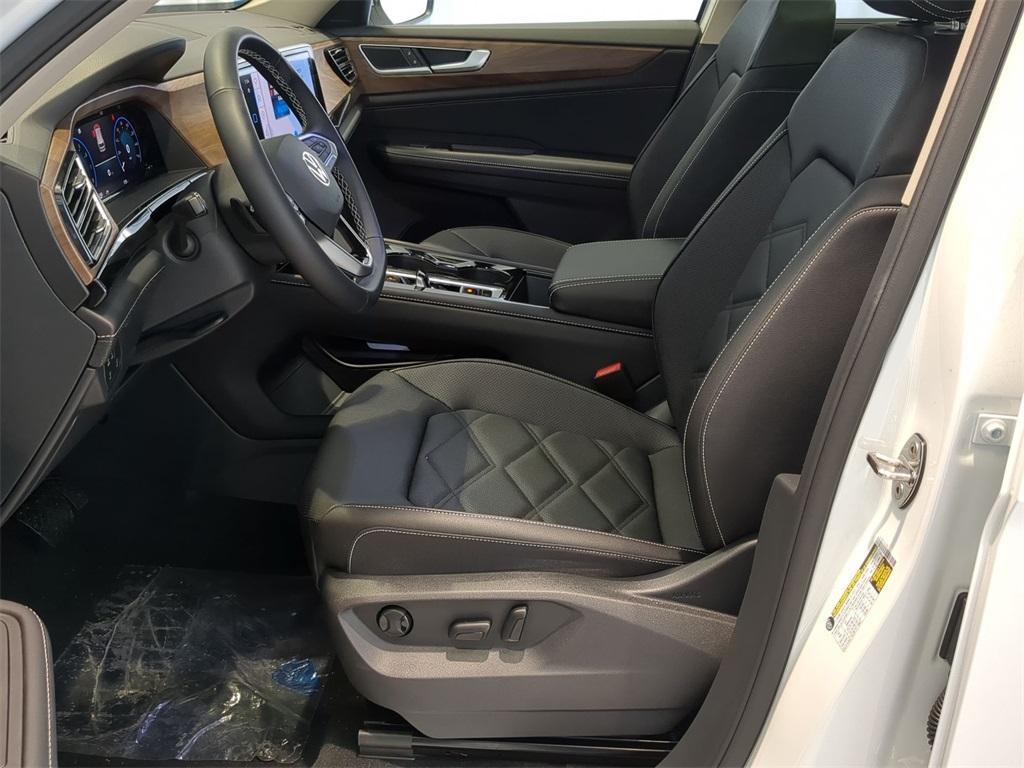 new 2025 Volkswagen Atlas car, priced at $43,168