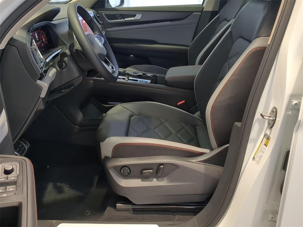 new 2025 Volkswagen Atlas car, priced at $44,752