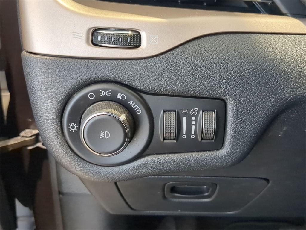 used 2016 Jeep Cherokee car, priced at $14,291