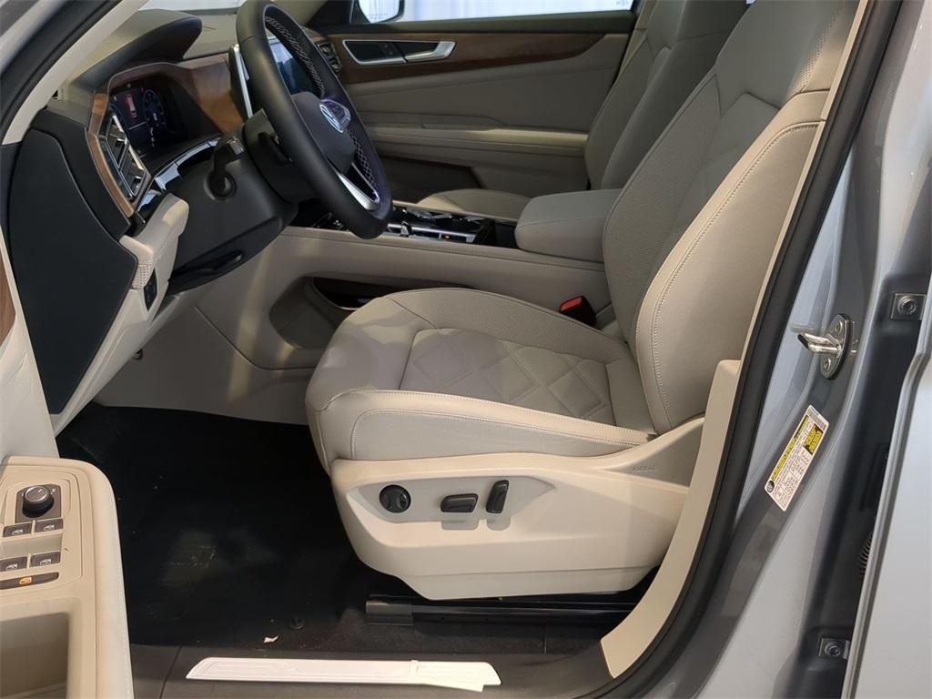 new 2025 Volkswagen Atlas car, priced at $43,152